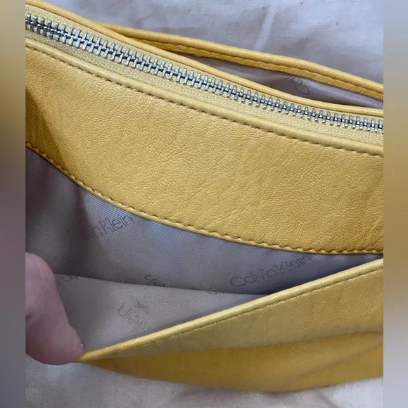 Beautiful Yellow Calvin Klein shoulder strap purse RN54163 CA57151 - Picture 2 of 8